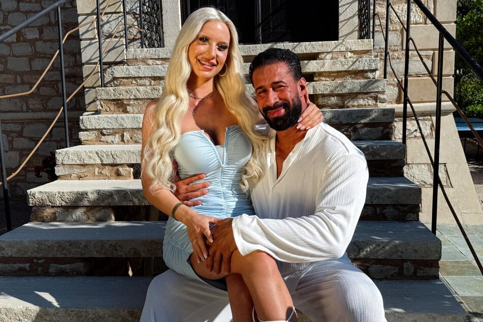 Laura (25) und Momo (35) haben sich bei Instagram kennengelernt.