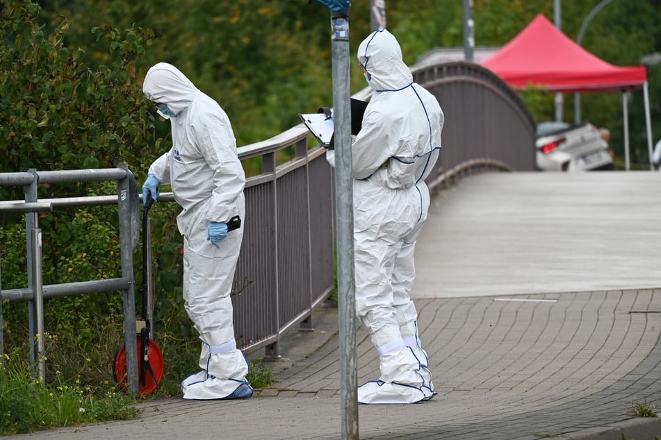 Die Kriminalpolizei sichert vor Ort weiterhin Spuren.