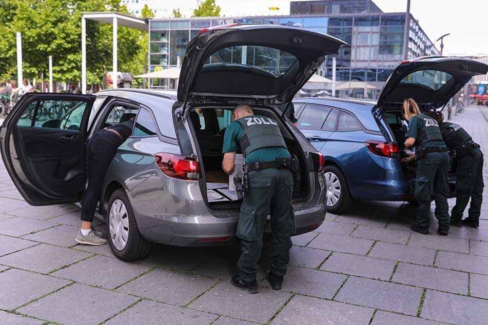 Flächendeckend sind die Zollbeamten seit dem gestrigen Dienstag insgesamt zwei Tage lang zur Mindestlohn-Razzia in kleinen Teams unterwegs.