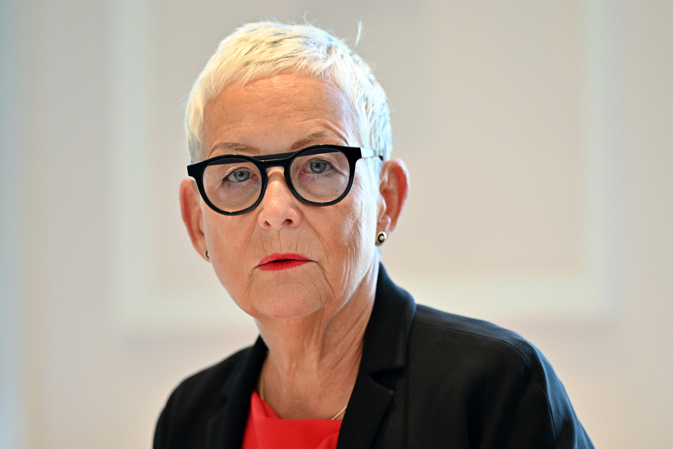 Die Vizepräsidentin der Bundesärztekammer, Ellen Lundershausen (71), hält nichts von einem drohenden "Flickenteppich" an Corona-Regeln und fordert stattdessen einheitliche Maßnahmen.
