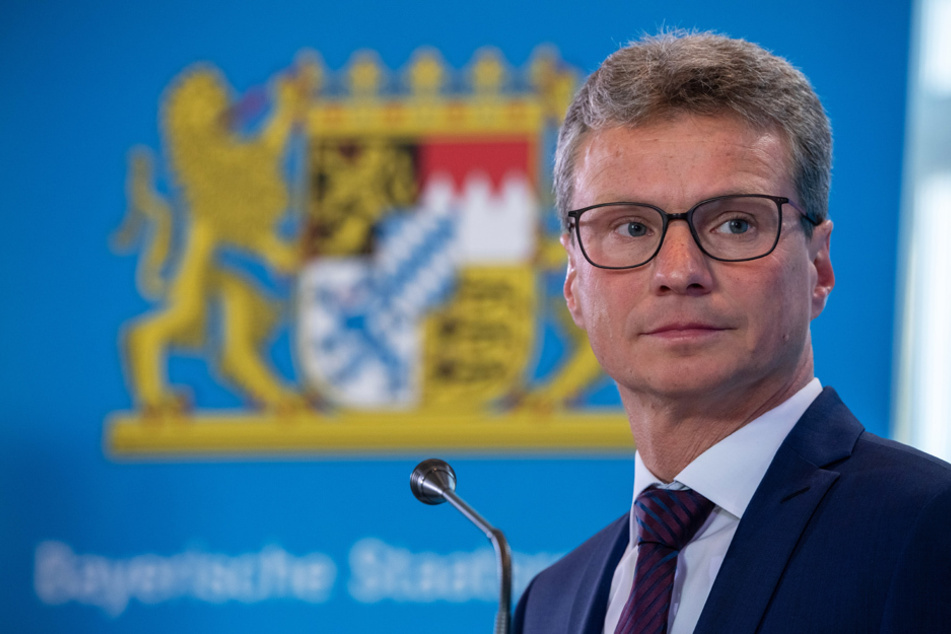 Kunstminister Bernd Sibler (CSU) will auch Angehörigen kulturnaher Berufe helfen. (Archiv)