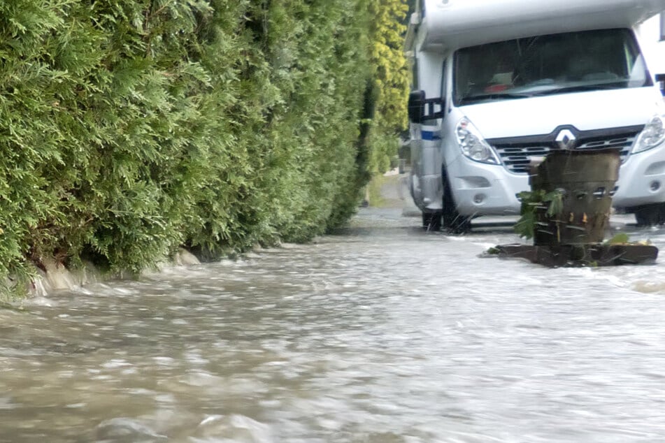Die Pegelstände mehrerer Flüsse stiegen binnen kürzester Zeit stark an: Im rheinland-pfälzischen Rhein-Lahn-Kreis kam es zu einem schweren Hochwasser.