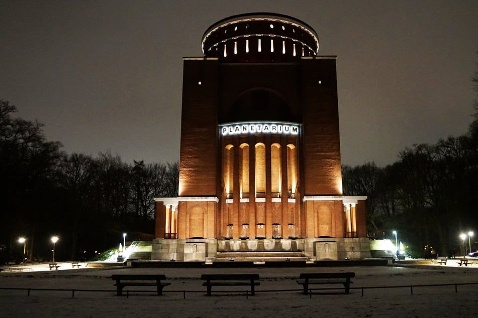 Im 360-Grad-Kuppelformat wird "Unterwegs in der Milchstraße" ab sofort in dem Sternentheater im Hamburger Stadtpark gezeigt.