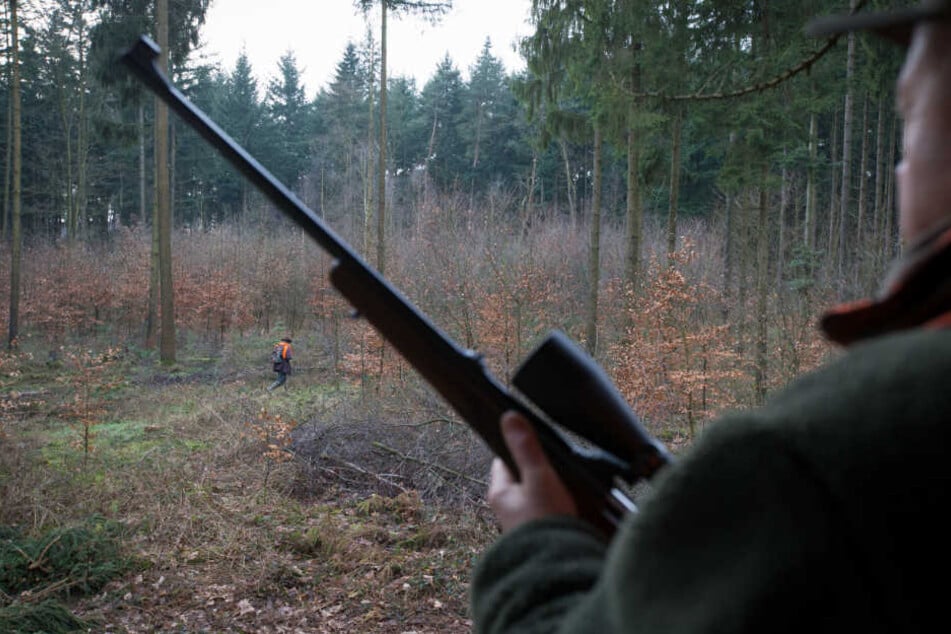 Es besteht immer ein Restrisiko, dass beim Umgang mit Waffen etwas passieren kann. (Symbolbild)