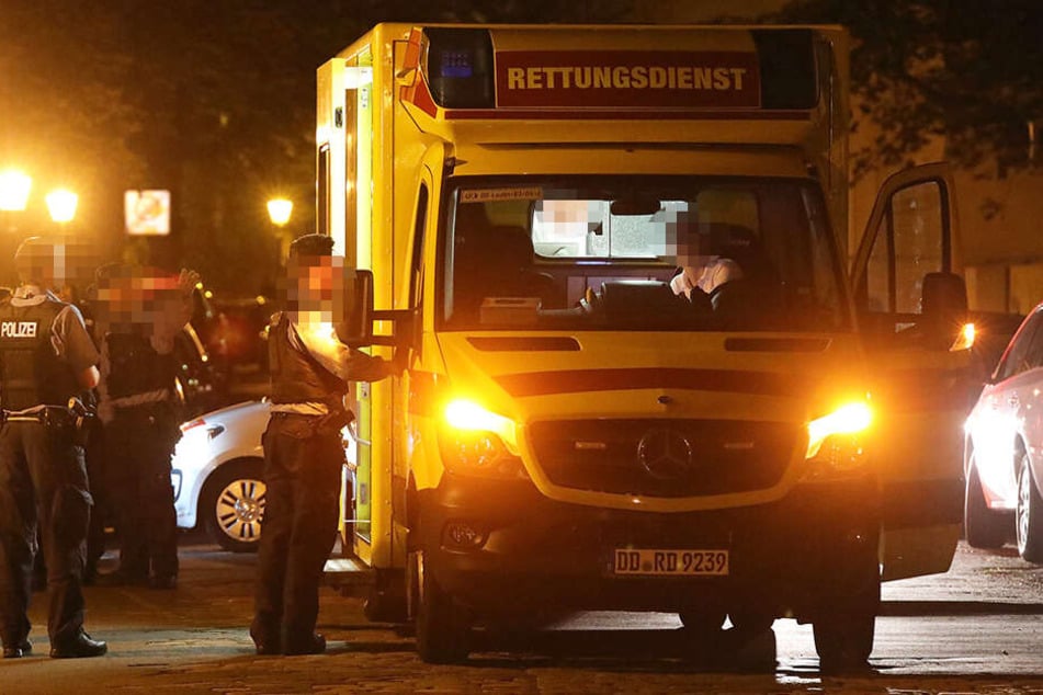 Die beiden 19-Jährigen wurden noch vor Ort behandelt und dann ins Krankenhaus gebracht.
