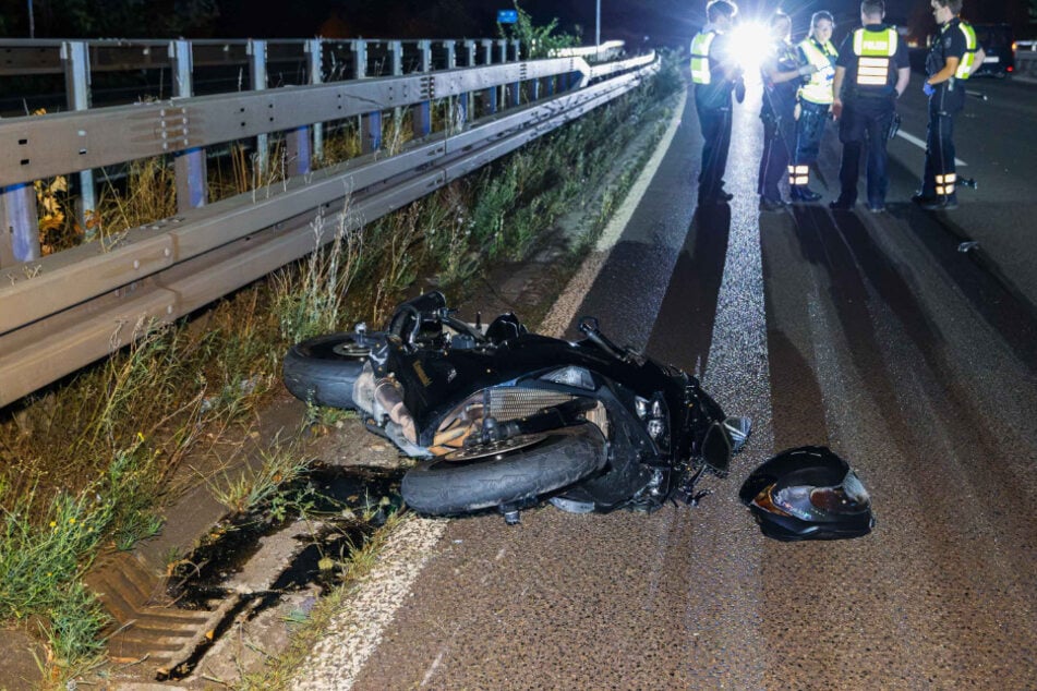 Das Verkehrsunfallteam der Polizei nahm die verunfallten Motorräder genauestens unter die Lupe.