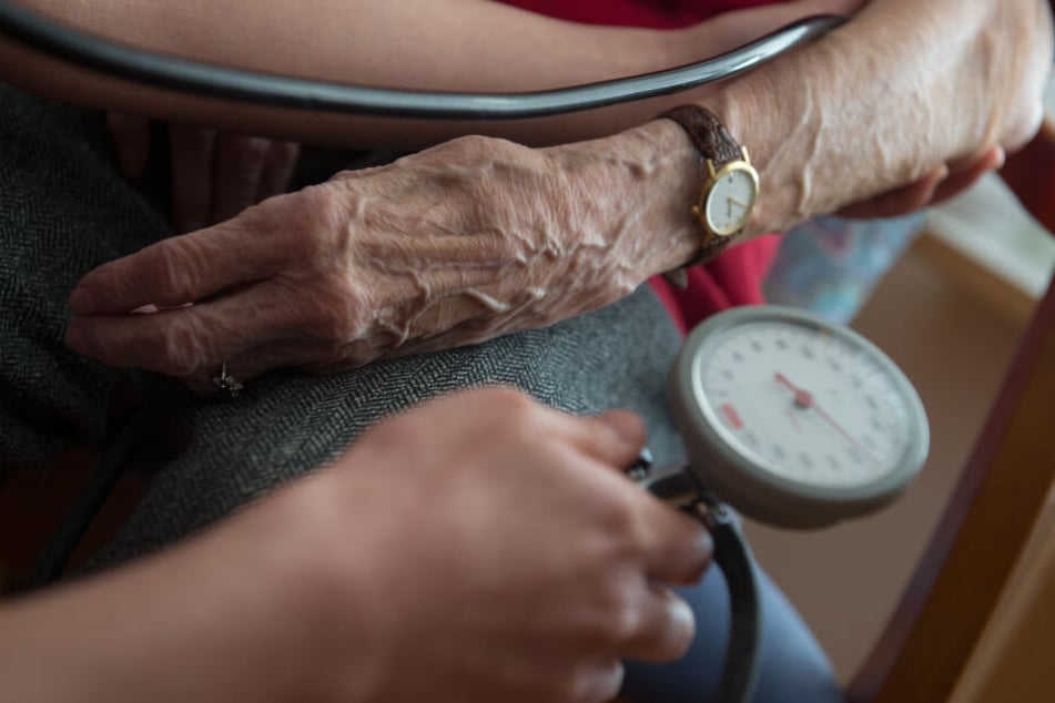 Die Pflegedienste stehen unter Verdacht Schwächen im System zu ihren Gunsten ausgenutzt zu haben.