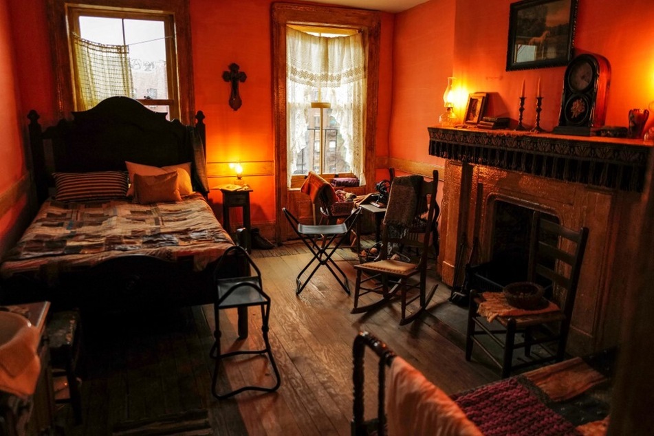 The Tenement Museum's exhibit of the home of Joseph and Rachel Moore, an African-American couple who lived here without running water and with three other "boarders" during the US Civil War, in New York City.