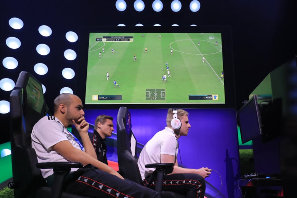 Der Sonntag steht ganz im Zeichen des Fußballspiels "FIFA". (Symbolbild)