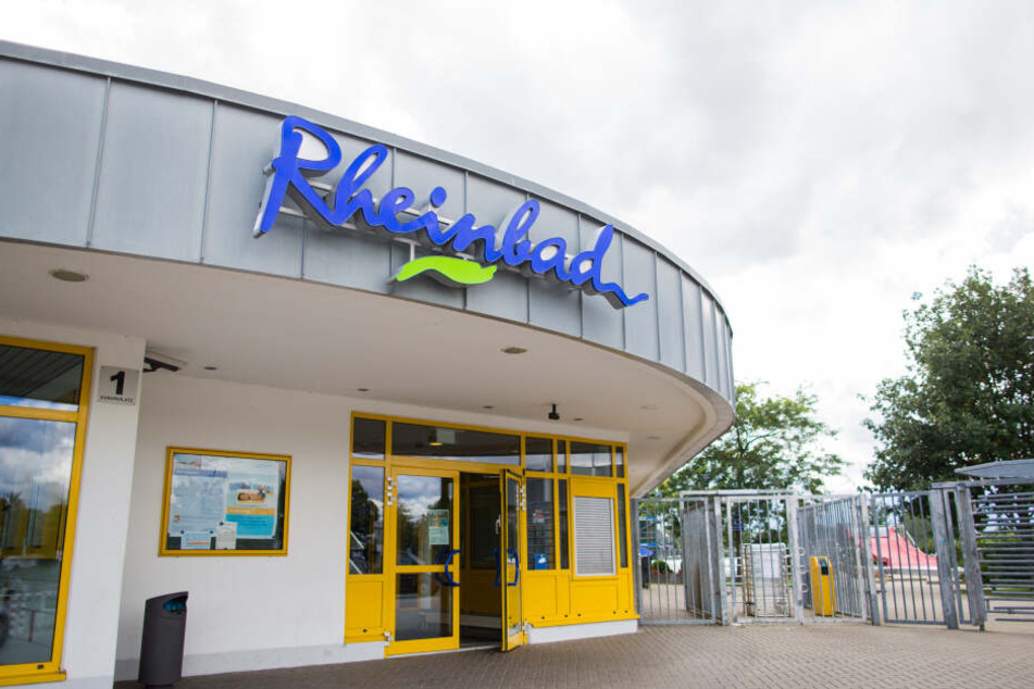 Das Rheinbad in Düsseldorf musste am Freitagabend erneut geräumt werden.