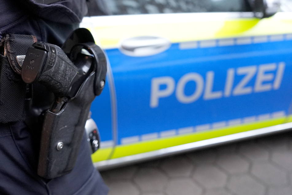 Weil er unerlaubt den Gleisbereich betreten hat, läuft nun ein Verfahren gegen den 28-Jährigen. (Archivfoto)