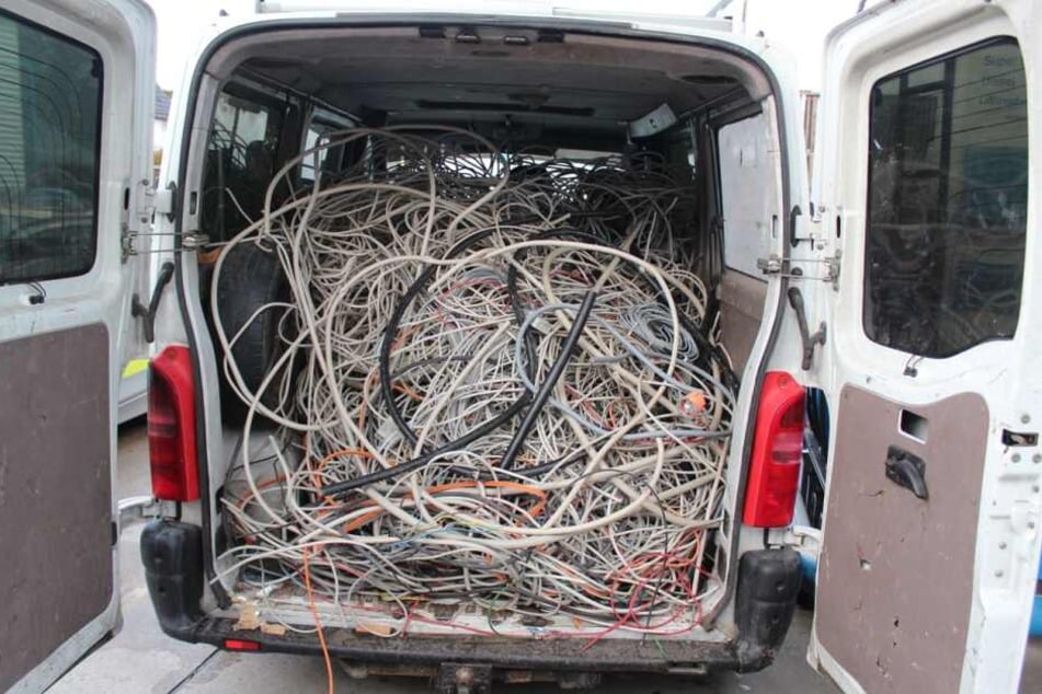 Im Wagen der Männer befanden sich zahlreiche Kupferkabel.
