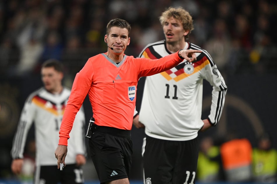 Francois Letexier pfeift heute das EL-Finale.