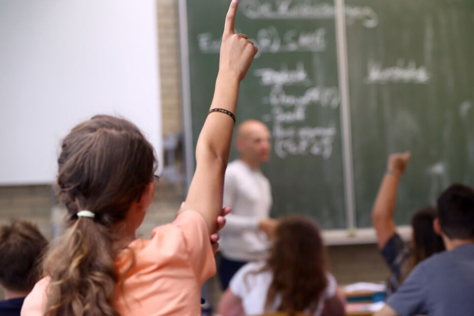 Zwei Schulen bleiben bis Freitag wegen gemeldeter Fälle von Magen-Darm-Erkrankungen geschlossen.