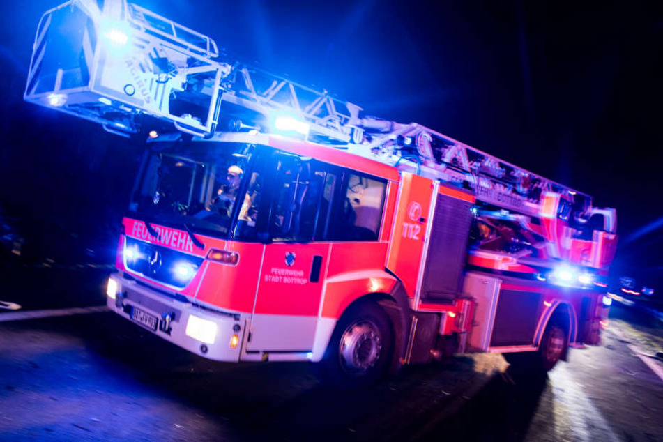Die Feuerwehr konnte ihr Einsatzfahrzeug rechtzeitig retten. (Symbolbild)