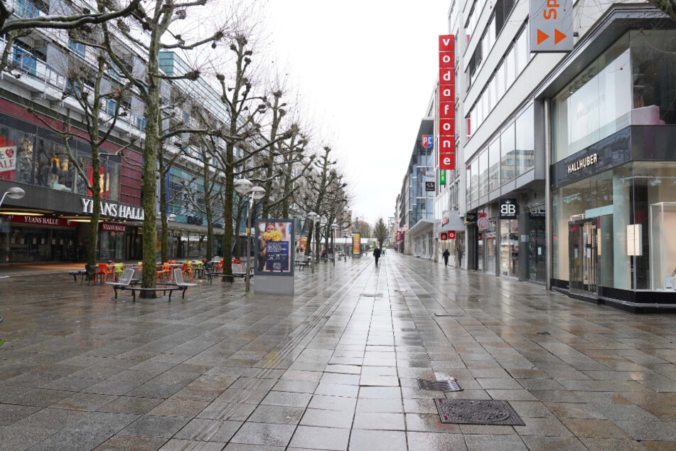 Die leere Königstraße am Samstag.