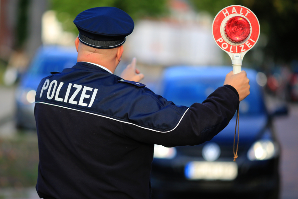 Ohne Fahrerlaubnis im BMW erwischt: Dresdner Anwalt muss laufen und blechen