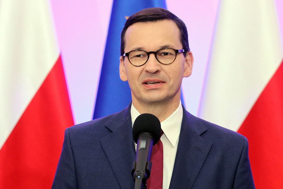 Polen, Warschau: Mateusz Morawiecki, bisheriger Ministerpräsident von Polen, spricht vor einem Treffen mit der designierten EU-Kommissionspräsidentin von der Leyen.