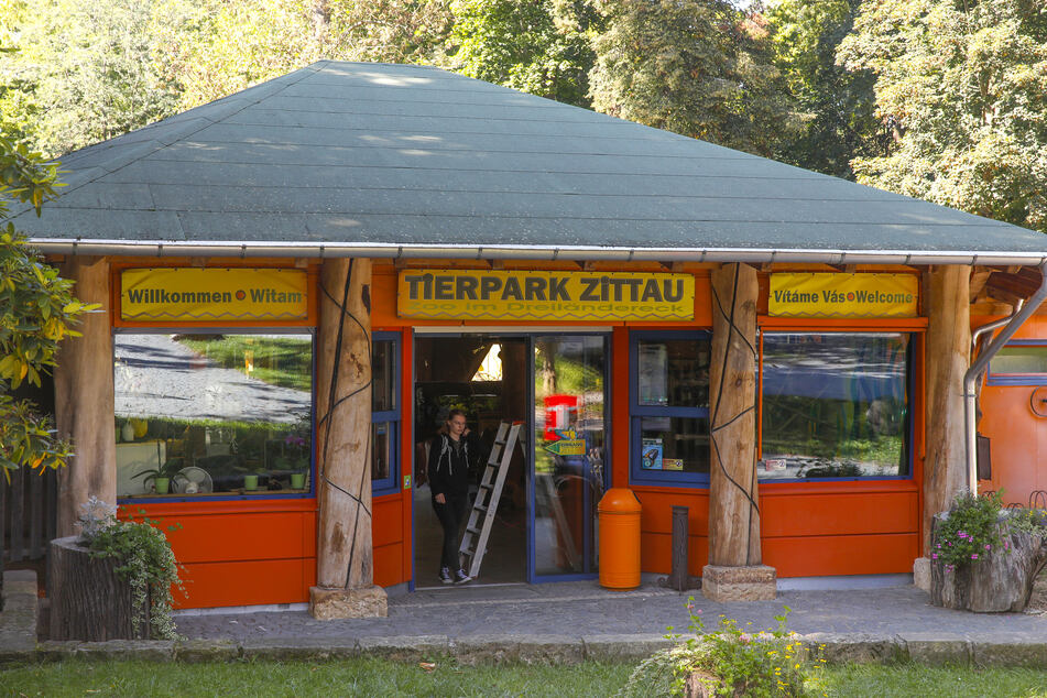 Die Tür wurde bereits wieder repariert.