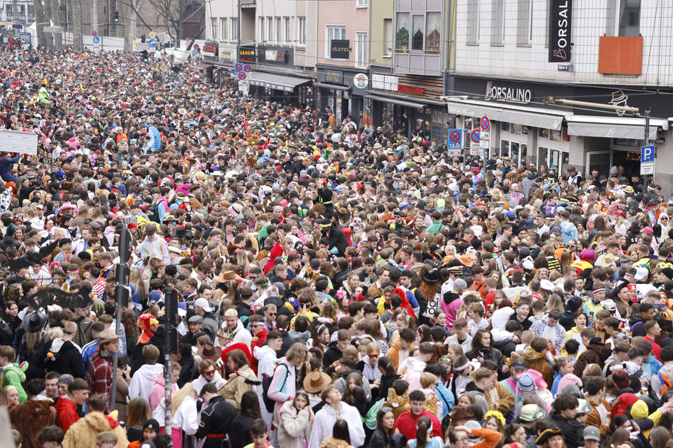 Im "Kwartier Latäng" rund um die Zülpicher Straße wird es am Samstag erwartungsgemäß voll.