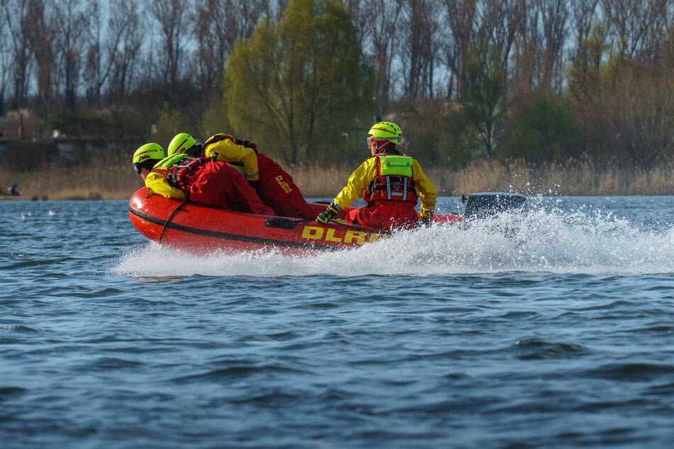 "Editha" war kaum in Magdeburg und musste sofort im Wasser erprobt werden.