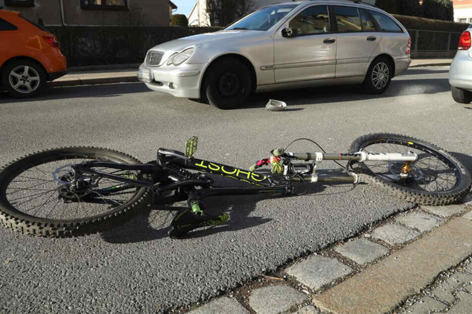 Schwere Verletzungen erlitt ein Radfahrerin bei einem Verkehrsunfall am Donnerstag Nachmittag im Dresdner Stadtteil Cotta.