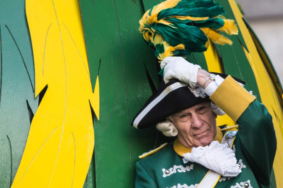 Den Rosenmontagszügen im Rheinland droht aufgrund eines Sturmtief die Absage.