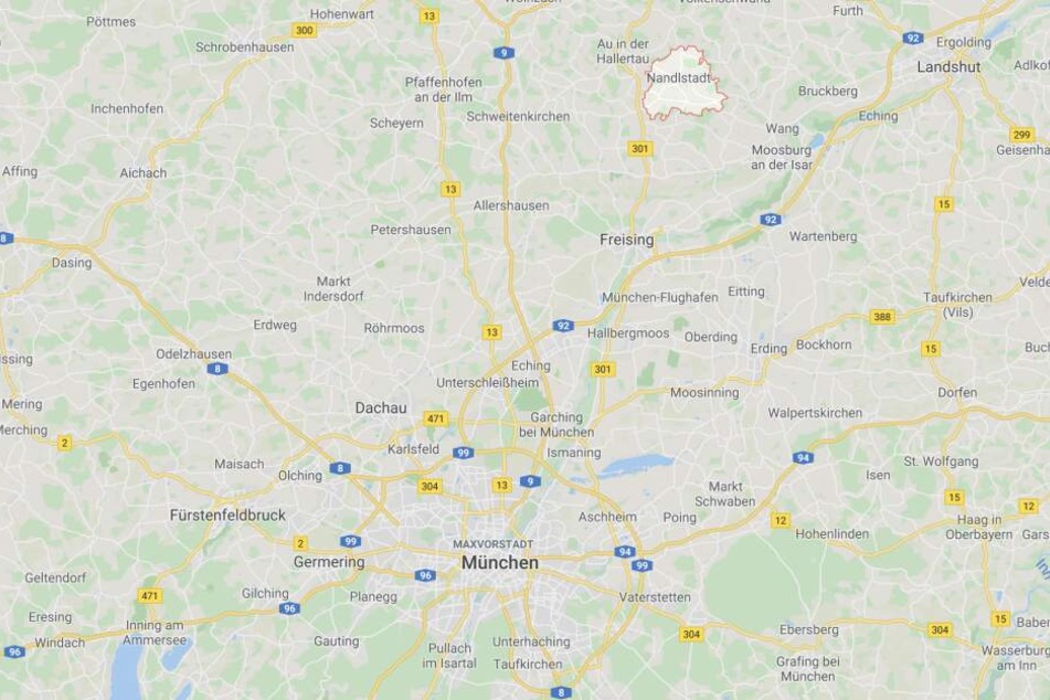 In Nandlstadt in Bayern ist ein Mann mit einer Axt durch die Stadt marschiert und hat randaliert.