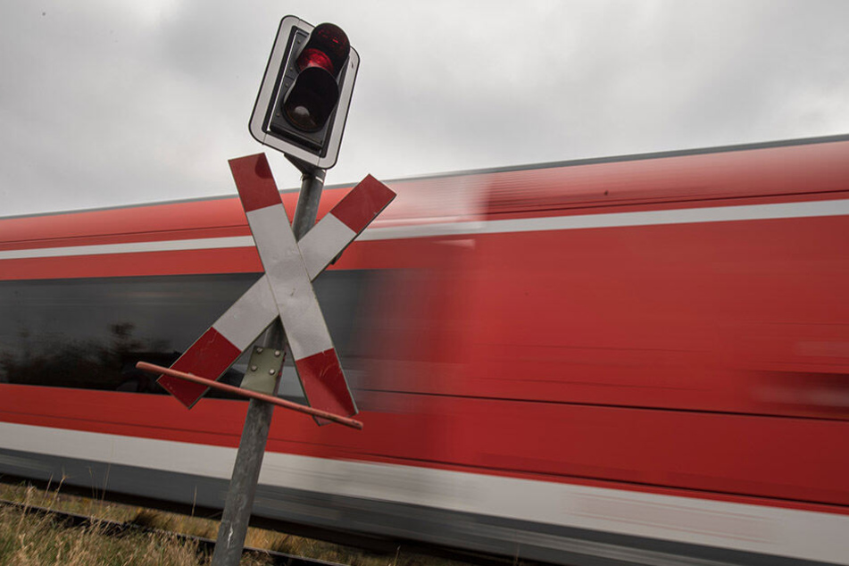 Das tödliche Unglück ereignete sich an einem Bahnübergang nahe der tschechischen Stadt Hradec Kralove. (Symbolbild)