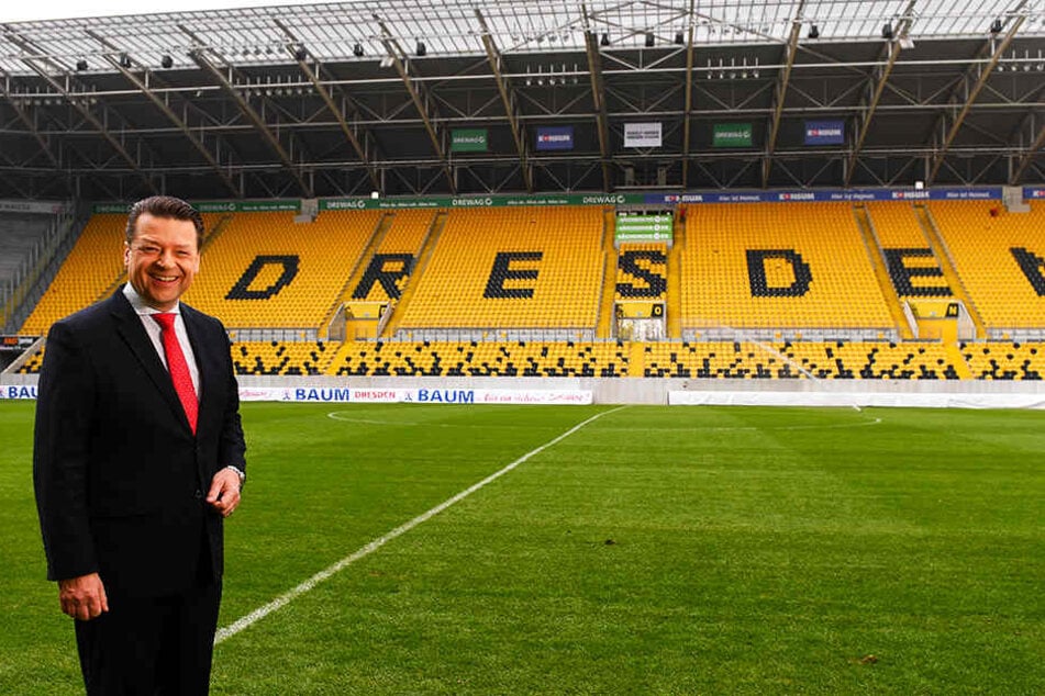 Dynamo-Präsident Holger Scholze in seinem Wohnzimmer, dem Rudolf-Harbig-Stadion. Er wünscht sich im fußballerischen Bereich mehr Ruhe als in den letzten beiden Jahren.