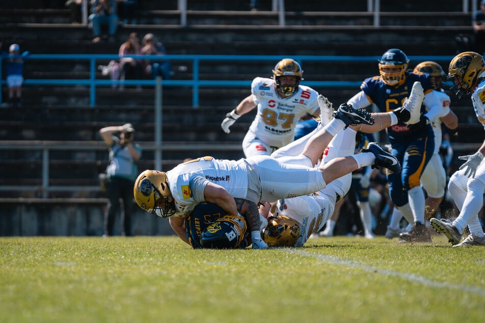 D-Liner Eric Hauschild (28) von den Dresden Monarchs will am Samstag der Offense der Braunschweig Lions keine Chance bieten.