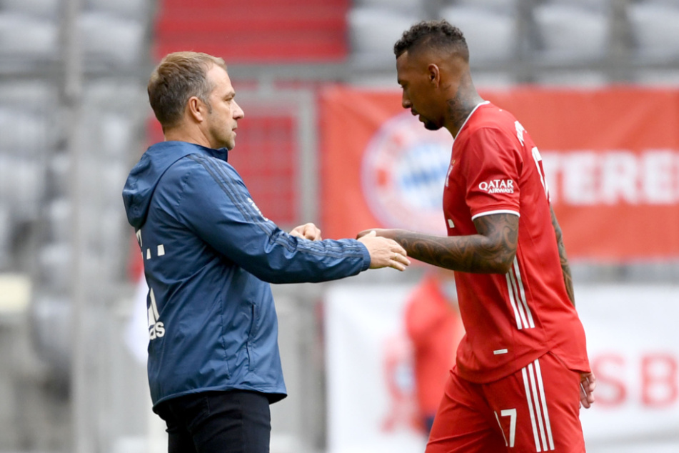 Hansi Flick (56, l.) ist von Jérôme Boatengs (32) Qualitäten überzeugt.