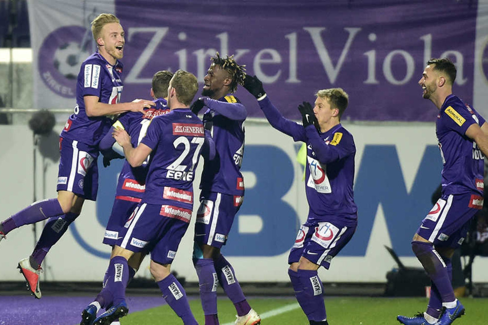 Die Spieler von Austria Wien durften den höchsten Sieg über Rapid in der jahrzehntelangen Geschichte bejubeln.