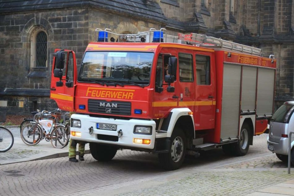 Die Feuerwehr musste am Freitagmorgen zu einem ungewöhnlichen Einsatz an den Martin-Luther-Platz ausrücken.