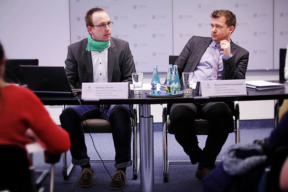 Baubürgermeister Raoul Schmidt-Lamontain (41, Grüne) hielt schon Abstand: Nach der Veranstaltung meldete sich Koettnitz-Vertreter Andreas Gruner (31, links) ebenfalls krank.