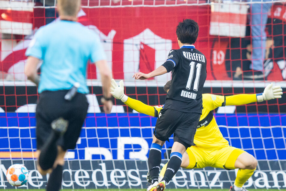 Der VfB ließ Masaya Okugawa (2.v.r.) völlig aus den Augen, der das 1:0 machte.
