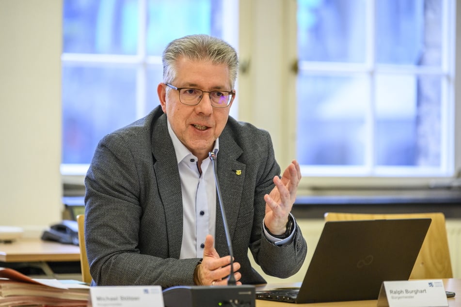 Finanzbürgermeister Ralph Burghart (55, CDU) hat ausgerechnet, was die Wahl eines Jugendparlamentes kostet.