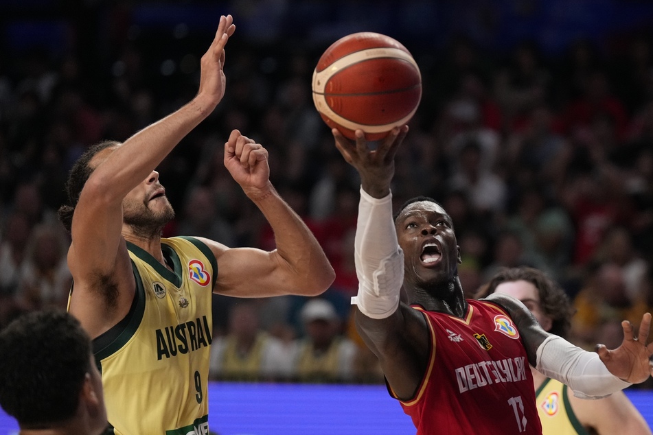 Deutschlands NBA-Star Dennis Schröder überragte beim knappen Sieg gegen Australien.