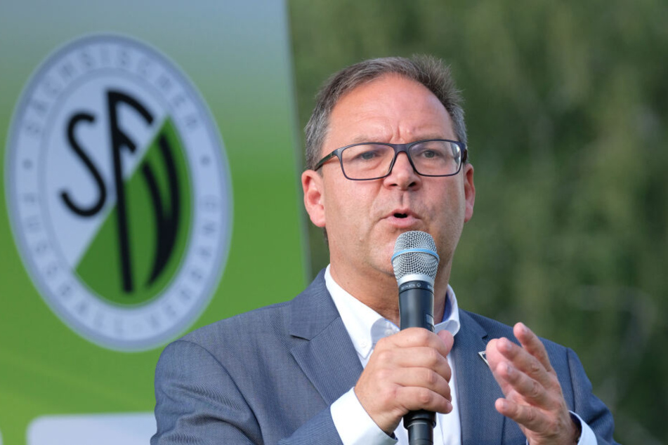 Winkler, Präsident des Sächsischen Fußballverbandes, kritisierte, dass der DFB seine ursprünglichen Pläne über den Haufen geworfen habe.