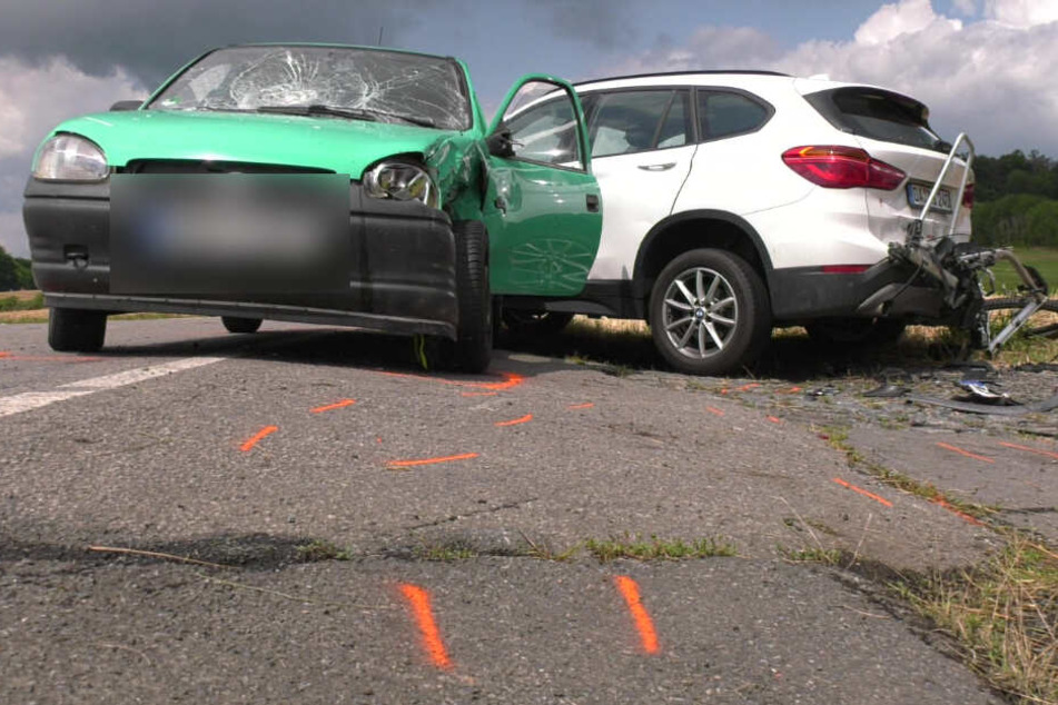 Die 28-Jährige hatte die Kontrolle über ihren Corsa verloren und hatte mit ihrem Auto den hinter seinem BMW stehenden Mann erfasst.