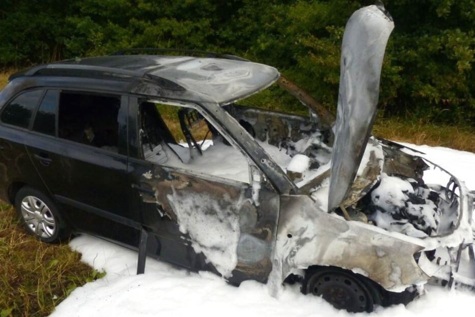 Während der Fahrt: Wagen geht komplett in Flammen auf