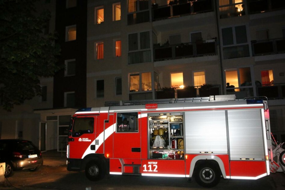 Die Feuerwehr sicherte anschließend die weiteren Teile der Decken gegen weiteres Abstürzen.