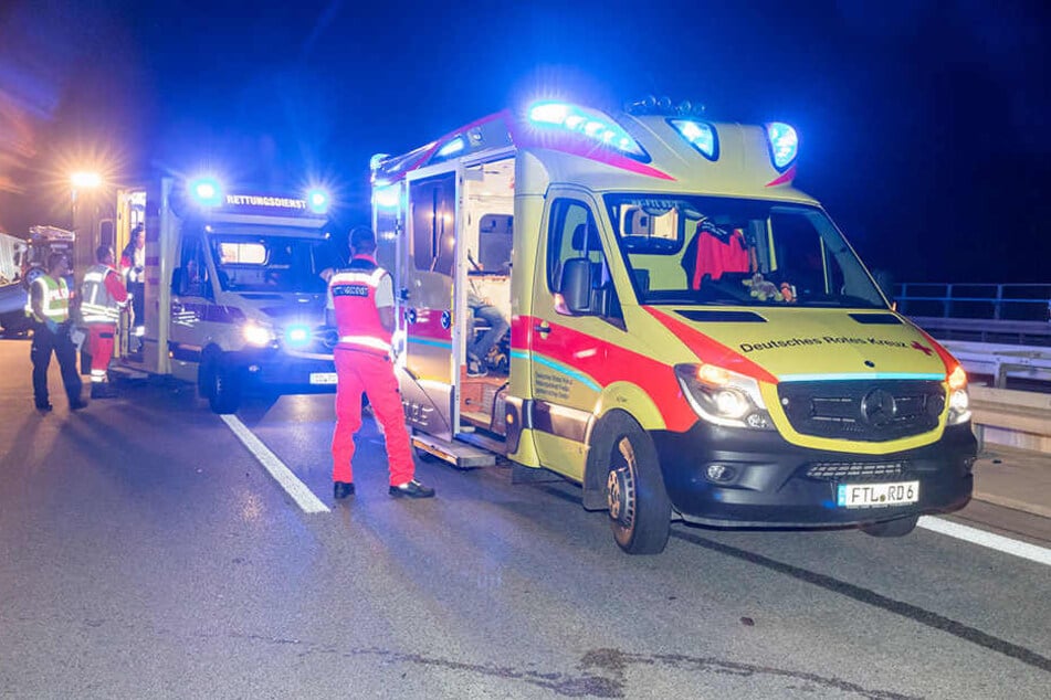 Auf der A17 beobachtete ein Zeuge einen merkwürdigen Vorfall dreier Pkw.