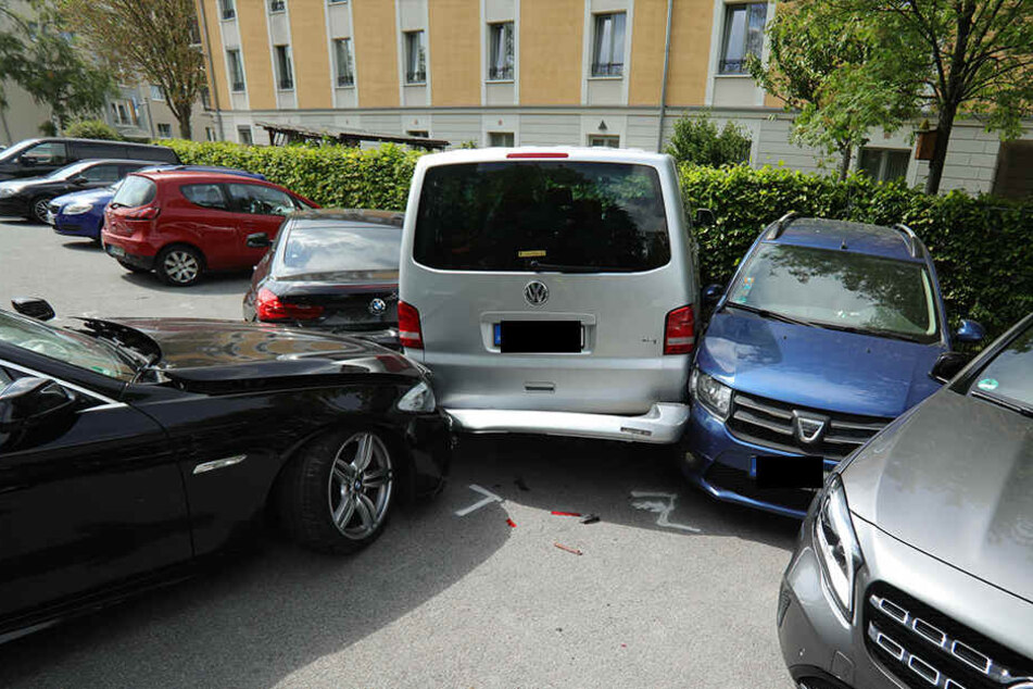 Vier weitere Autos wurden beschädigt.