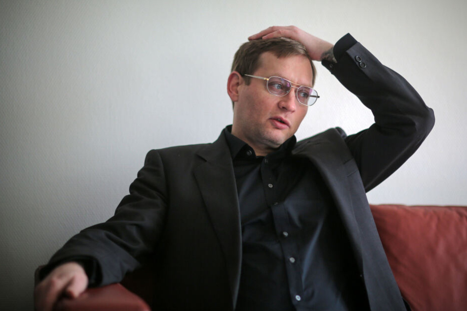 Clemens Meyer ist 1977 in Halle an der Saale geboren und in Leipzig aufgewachsen.