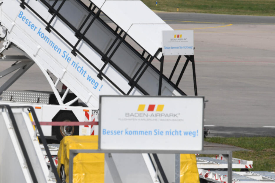 Der 19-Jährige landete am Flughafen Karlsruhe/Baden-Baden. (Symbolbild)