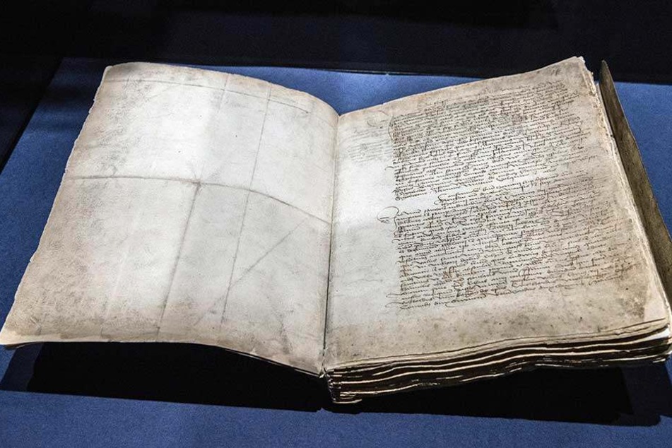 Zwickaus Ersterwähnung als Abschrift in einem Kopialbuch aus dem 15. Jahrhundert. Es ist das wertvollste Artefakt der Sonderausstellung.