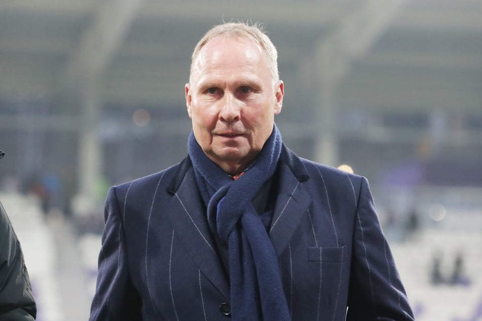 Ist auf der Suche nach einem neuen Cheftrainer: Aue-Boss Helge Leonhardt (63).
