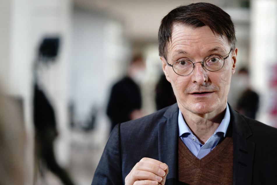 Laut SPD-Gesundheitsexperte Karl Lauterbach (58) nimmt die Hasswelle gegen seine Person derzeit ein völlig neues Ausmaß an.