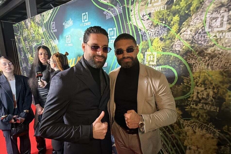 Marko Petrovic (l.) und sein Bruder Aleks Petrovic (34, r.) bei der Premiere von Couple Challenge - nur wenige Meter entfernt von Vanessa Nwattu (26). (Archivbild)